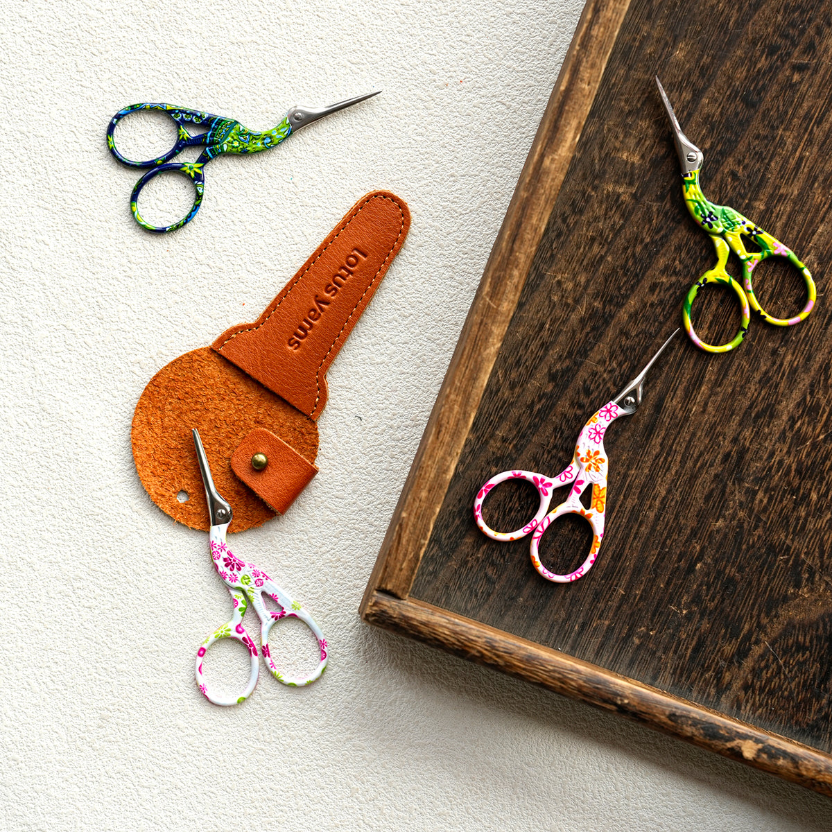 Crane-shaped scissors
